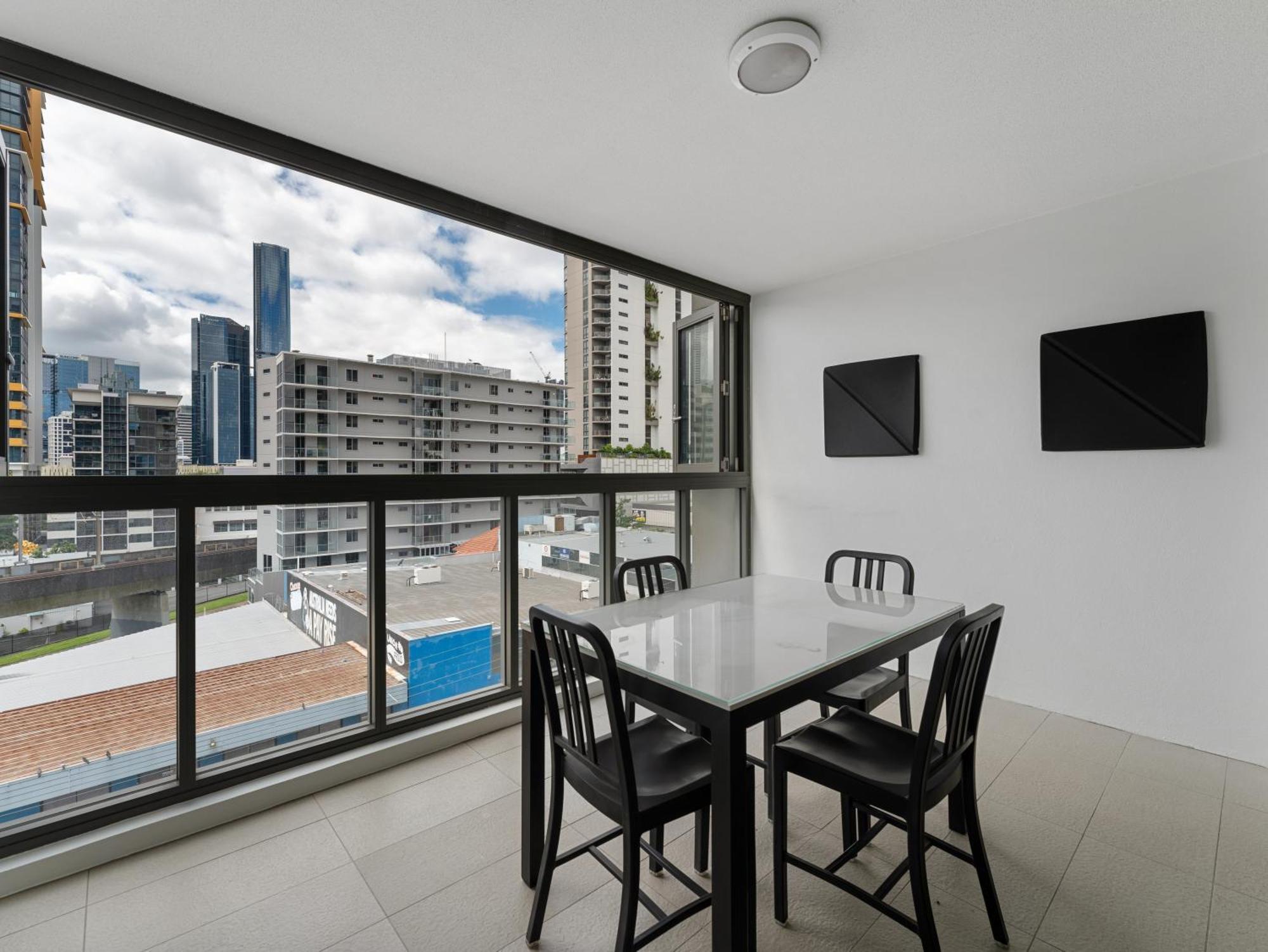 Discover Urban Bliss In Our 1-Bedroom King Bed Apartment! City Views And Cultural Gems Brisbane Exterior foto